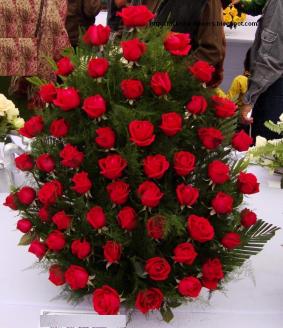 Red Roses Tree